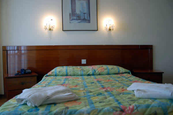 Pokoje hotelowe – podstawowe wyposażenie